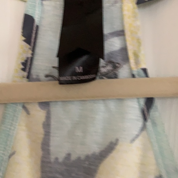 Lost beachy tank top - Picture 2 of 4